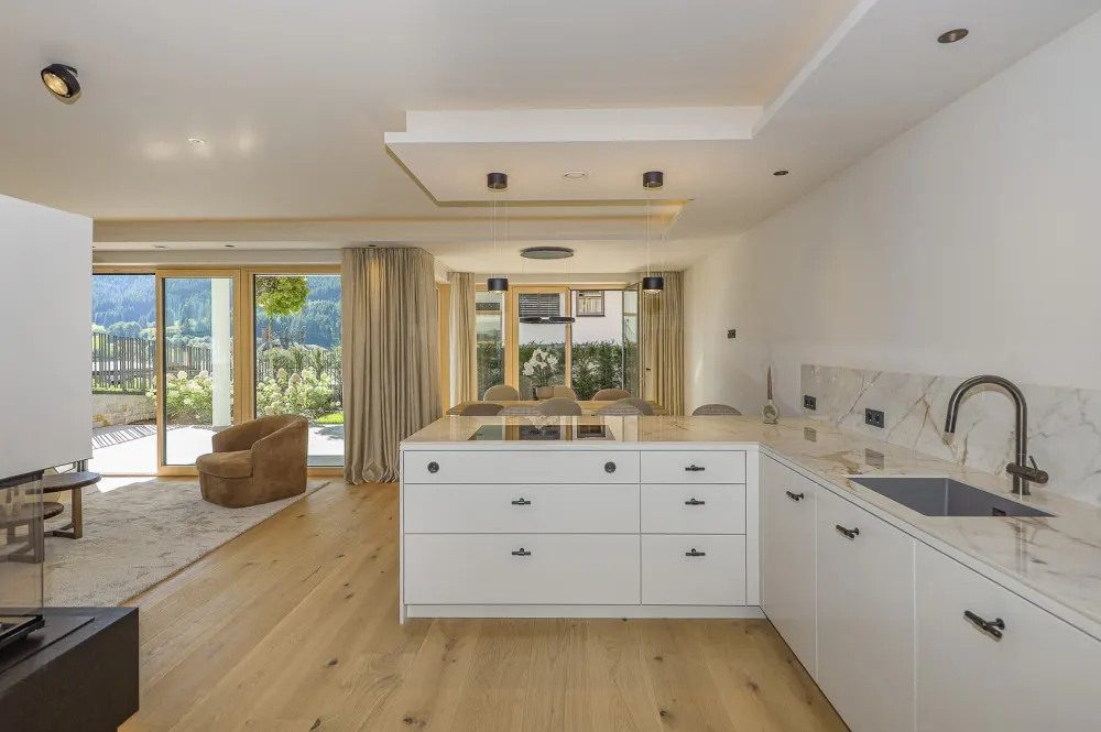 KITZIMMO-Luxuriöse Gartenwohnung mit eigenem Wellnessbereich - Immobilien Brixen.