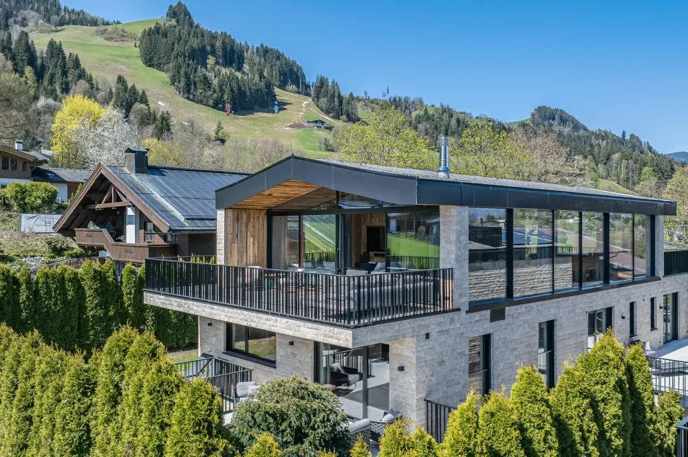 KITZIMMO-Luxusvilla mit Pool am Hahnenkamm - Immobilien Kitzbühel.