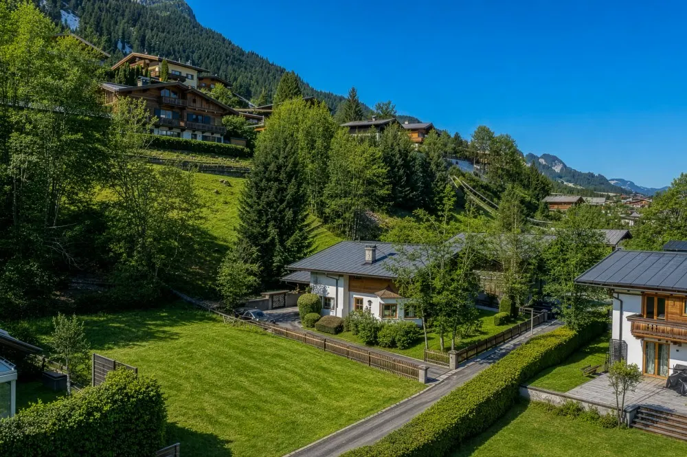 KITZIMMO-Grundstück mit Baugenehmigung für 3-Luxuswohnungen - Immobilien Kitzbühel.