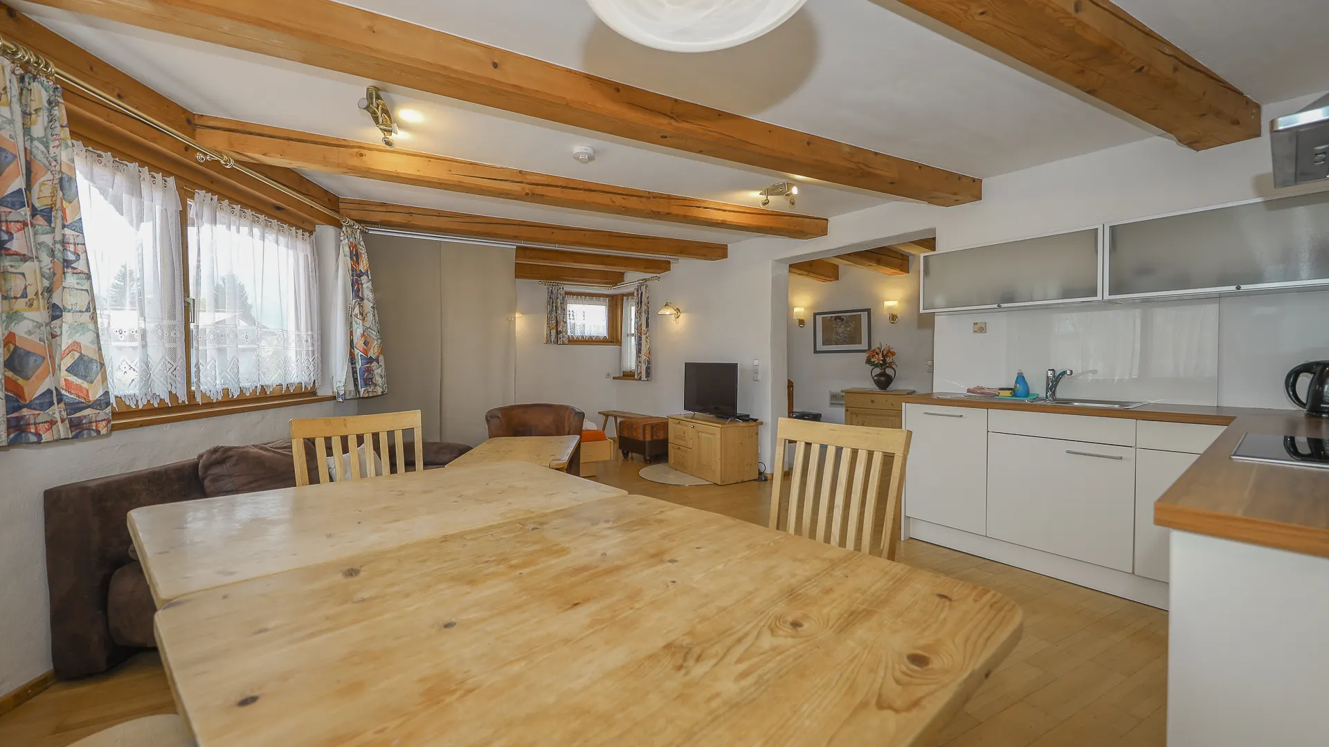 KITZIMMO-Großzügiges Haus mit 3 Wohnungen mieten - Immobilien St. Johann.
