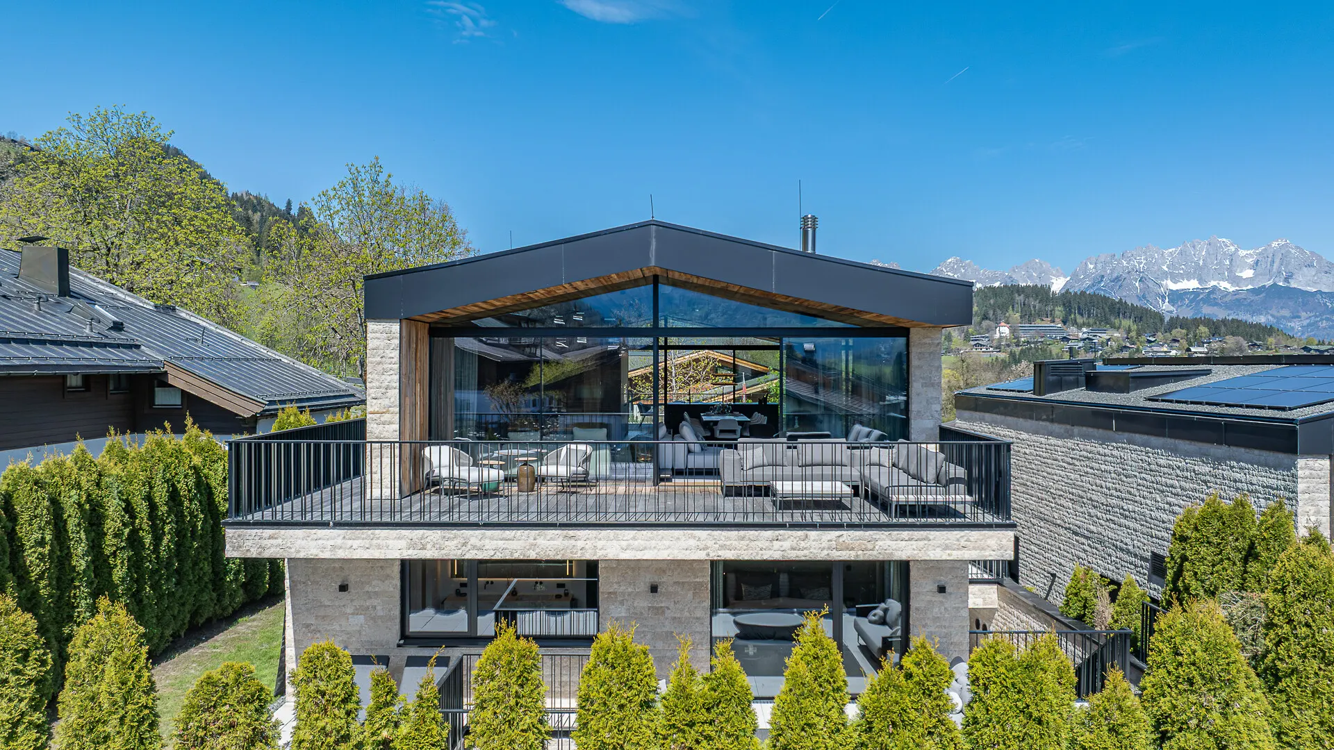 KITZIMMO-Luxusvilla mit Pool am Hahnenkamm - Immobilien Kitzbühel.