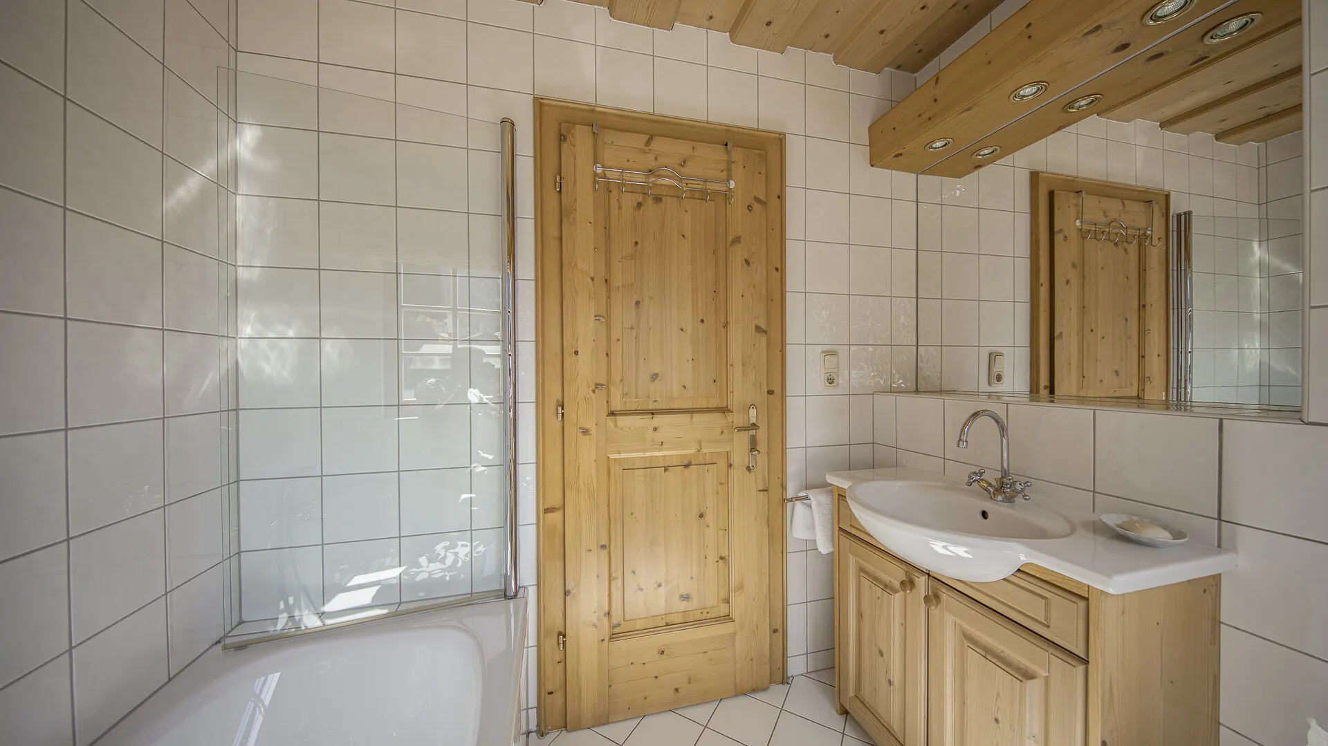 KITZIMMO-Großzügige Wohnung mit schönem Ausblick in Zentrumslage - Immobilien Kitzbühel.-10