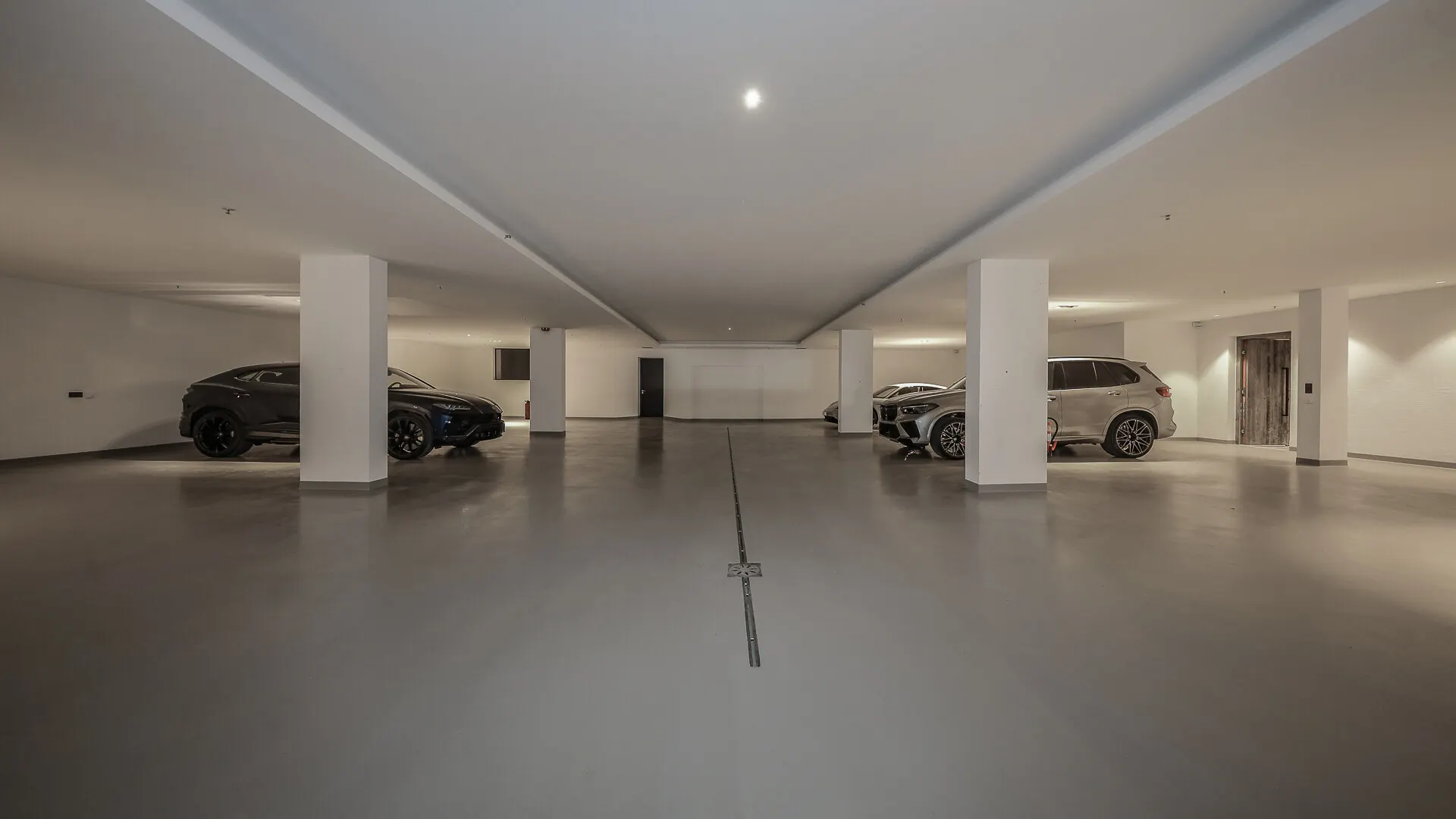 KITZIMMO-Einzigartige Luxusvilla mit Gästehaus in prominenter Toplage - Immobilien Aurach.