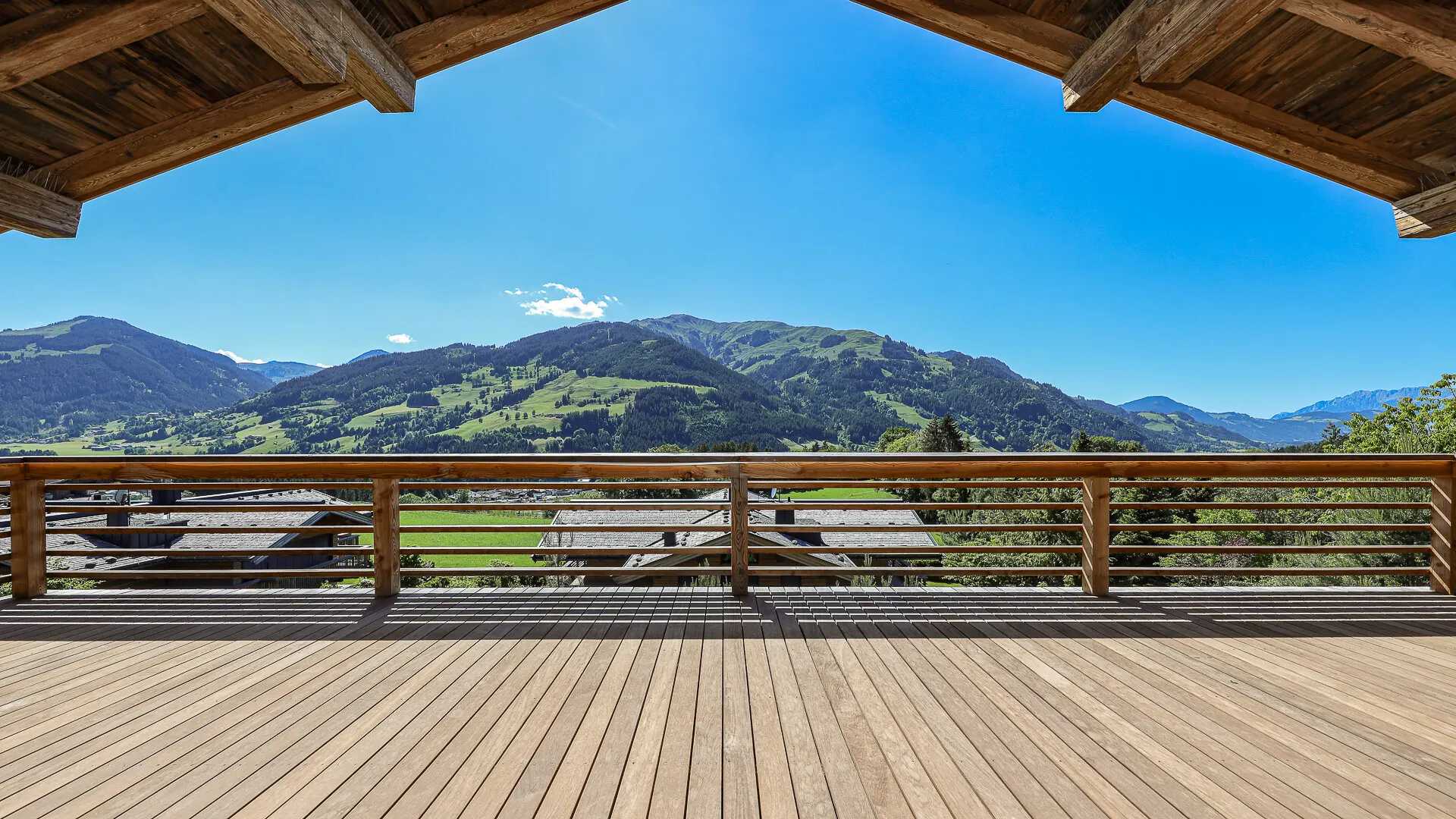 KITZIMMO-Einzigartige Luxusvilla mit Gästehaus in prominenter Toplage - Immobilien Aurach.