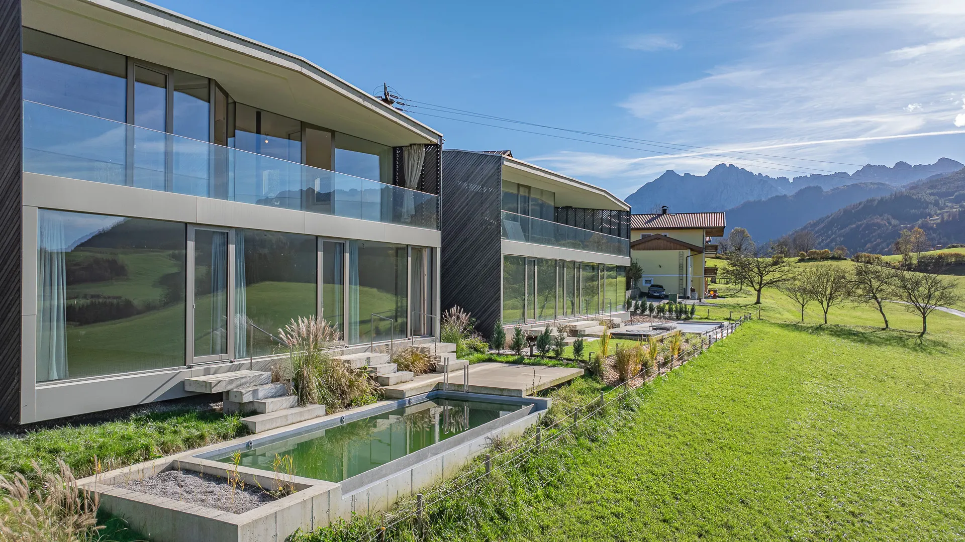 KITZIMMO-Luxusvilla mit Pool und Bergblick in Toplage kaufen - Immobilien Schwendt.
